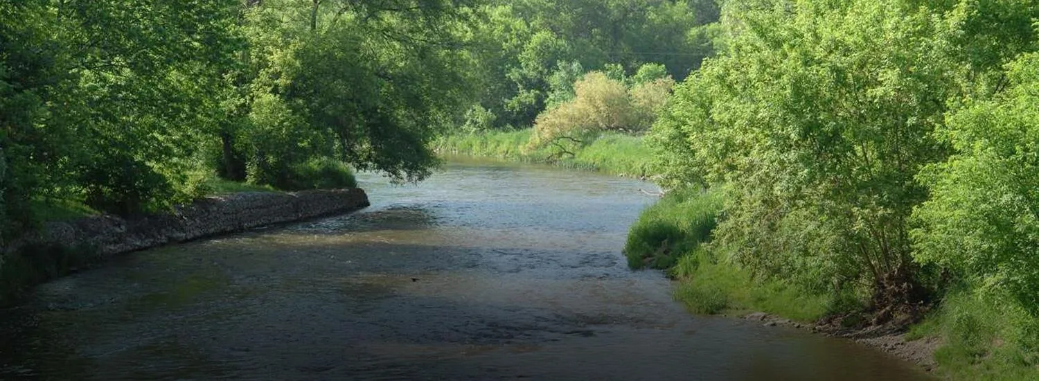 Pre-wedding shoot at Eldorado Park in Brampton, highlighting the Credit River and natural stone riverbanks.