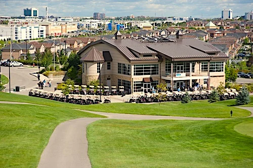 80-degree floor-to-ceiling windows at BraeBen Golf Course Highlands Dining Room.