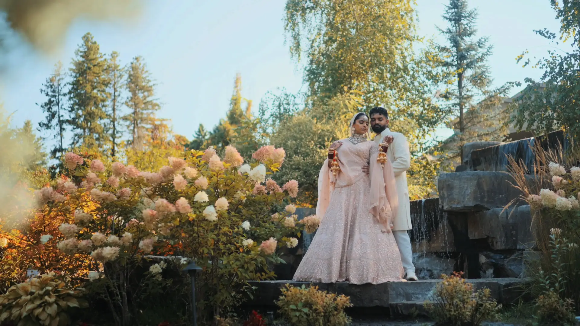 Hindu bride and groom in traditional wedding attire in Vaughan